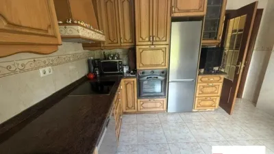 Chalet for sale in Maruri, 3-storey property with 5 bedrooms, kitchen, living room and 4 bathrooms. Garage for 4 cars, txoko, terrace and pool. Includes garden area. The chalet features internal elevator access. Many improvements made. Must be seen. photo 27