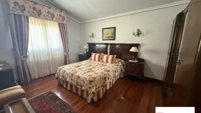 Chalet for sale in Maruri, 3-storey property with 5 bedrooms, kitchen, living room and 4 bathrooms. Garage for 4 cars, txoko, terrace and pool. Includes garden area. The chalet features internal elevator access. Many improvements made. Must be seen. photo 35