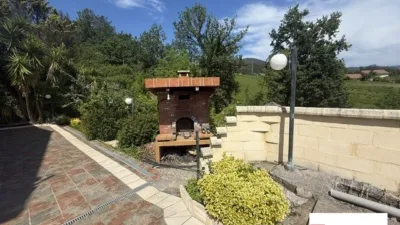 Chalet for sale in Maruri, 3-storey property with 5 bedrooms, kitchen, living room and 4 bathrooms. Garage for 4 cars, txoko, terrace and pool. Includes garden area. The chalet features internal elevator access. Many improvements made. Must be seen. photo 5