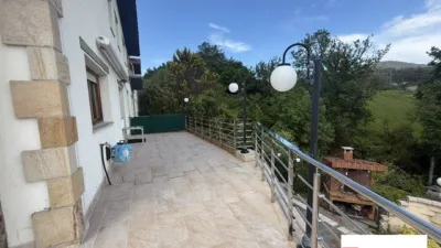 Chalet for sale in Maruri, 3-storey property with 5 bedrooms, kitchen, living room and 4 bathrooms. Garage for 4 cars, txoko, terrace and pool. Includes garden area. The chalet features internal elevator access. Many improvements made. Must be seen. photo 6