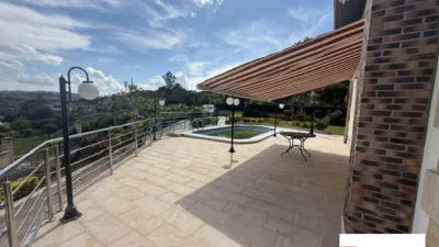 Chalet for sale in Maruri, 3-storey property with 5 bedrooms, kitchen, living room and 4 bathrooms. Garage for 4 cars, txoko, terrace and pool. Includes garden area. The chalet features internal elevator access. Many improvements made. Must be seen. photo 7
