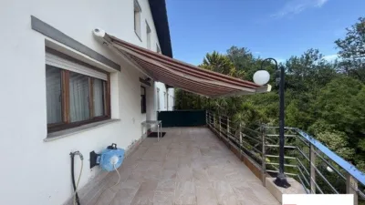 Chalet for sale in Maruri, 3-storey property with 5 bedrooms, kitchen, living room and 4 bathrooms. Garage for 4 cars, txoko, terrace and pool. Includes garden area. The chalet features internal elevator access. Many improvements made. Must be seen. photo 9