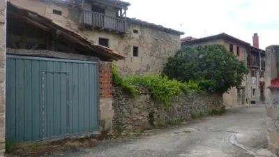 Stone house with 3 floors, large attic, patio, garage and garden next to Villarcayo. Ground floor: entrance hall, kitchen, pantry and stables. First floor: bathroom, lower kitchen, dining room and four bedrooms. Attic: open plan for rural business, very close to Villarcayo. Visit it without any commitment! photo 7