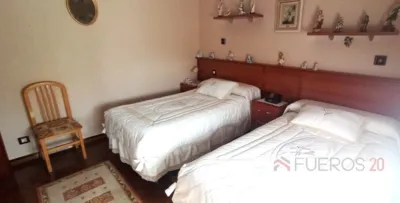 Chalet en venta en Pomar, Pomar (Medina de Pomar) de 250.000 €