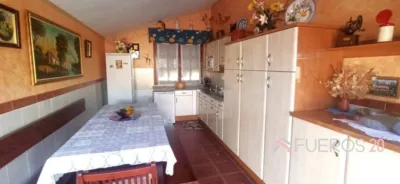 Chalet en venta en Pomar, Pomar (Medina de Pomar) de 250.000 €