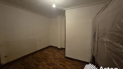 Apartment on Gregorio Uzquiano Street photo 18