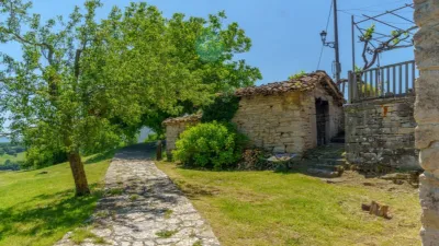 House Next to the Quejana Monumental Complex photo 11