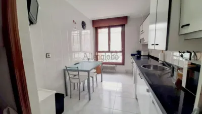 Piso en alquiler en Calle de San Melchor García Sampedro, cerca de Calle de San Mateo, Centro (Oviedo) de 900 €<span>/mes</span>