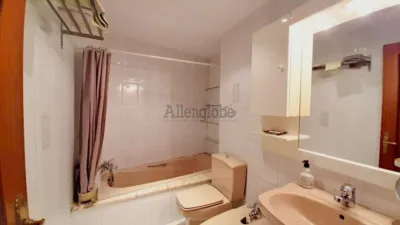 Piso en alquiler en Calle de San Melchor García Sampedro, cerca de Calle de San Mateo, Centro (Oviedo) de 900 €<span>/mes</span>