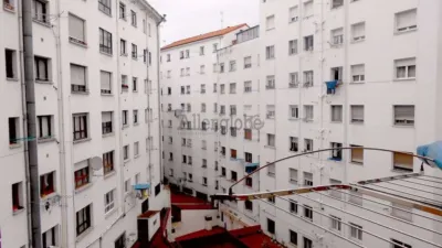 Piso en alquiler en Calle de San Melchor García Sampedro, cerca de Calle de San Mateo, Centro (Oviedo) de 900 €<span>/mes</span>