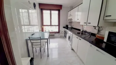 Piso en alquiler en Calle de San Melchor García Sampedro, cerca de Calle de San Mateo, Centro (Oviedo) de 900 €<span>/mes</span>