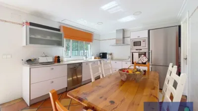 Chalet en venta en Calle de la Encina, 7 - Más