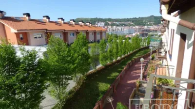 Casa adosada en venta en Santiago Etxaldea, cerca de Entrambasaguas Estrata, Basurtu (Distrito Basurtu-Zorrotza. Bilbao) de 517.000 €
