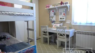 Casa adosada en venta en Santiago Etxaldea, cerca de Entrambasaguas Estrata, Basurtu (Distrito Basurtu-Zorrotza. Bilbao) de 517.000 €