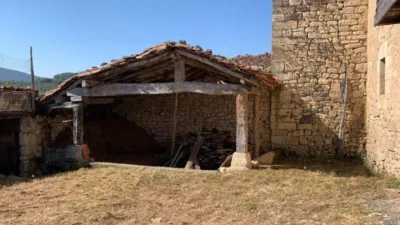 Casa en Casa A La Venta Con Terreno en El Valle de Manzanedo-- Ver Datos Privados-- photo 4