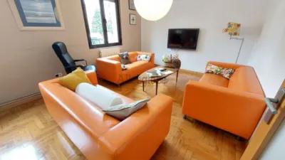 Piso en alquiler en Avenida de Torrelavega, cerca de Calle de la Tenderina Alta, Tenderina-Mercadín-Fozaneldi (Oviedo) de 1.200 €<span>/mes</span>