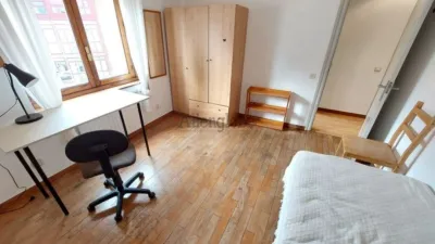 Piso en alquiler en Calle del Sacramento, Centro (Oviedo) de 900 €<span>/mes</span>
