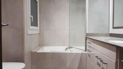 Piso en alquiler en Calle del Palacio, Antiguo Ondarreta (San Sebastián - Donostia) de 1.200 €<span>/mes</span>