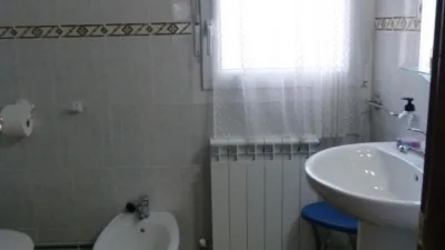 Chalet en 2 Viviendas Individuales Con Terreno y Piscina en Lastras de Teza photo 5