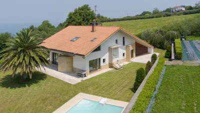 Casa en alquiler en Camino de Arritxulo, Ibaeta-Igeldo (San Sebastián - Donostia) de 9.000 €<span>/mes</span>