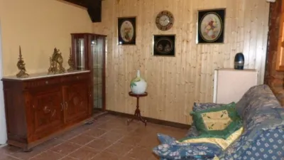 House in Casa Para in the center of Villarcayo with an interior patio of about 60 m². Distributed over three floors, with the possibility of adding another floor. photo 8
