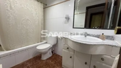 Piso en venta en Calle de Zerkaosteta, Mondragón - Arrasate de 240.000 €