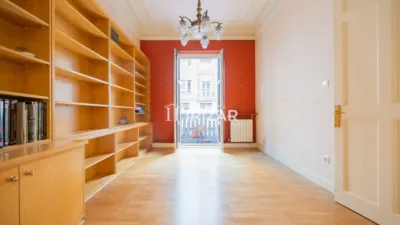 Apartment on Ercilla Street photo 16