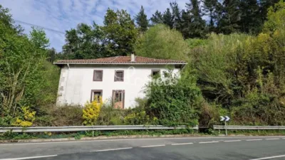 Chalet Next to Bus Stop photo 12