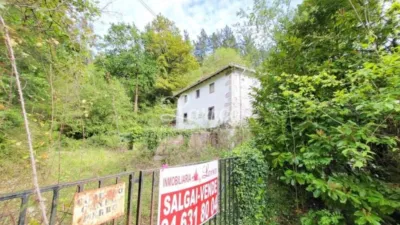 Chalet Next to Bus Stop photo 13