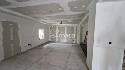 Chalet Next to Bus Stop photo 8