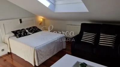 Terraced house on Sabino Arana Street photo 29