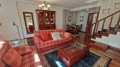 Terraced house on Sabino Arana Street photo 3