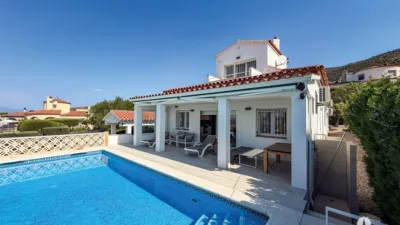 Chalet in Palau-Saverdera photo 4