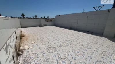 Casa en venta en Calle Breten, La Siesta-El Salado-Torreta-El Chaparral (Torrevieja) de 99.000 €