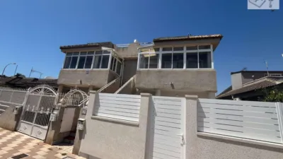 Casa en venta en Calle Breten, La Siesta-El Salado-Torreta-El Chaparral (Torrevieja) de 99.000 €