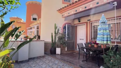 Chalet en venta en Playa Flamenca-Las Piscinas - Vista 2
