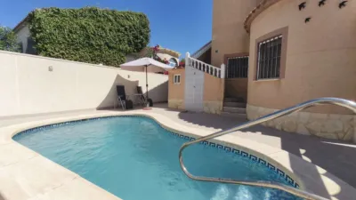 Chalet en venta en Núcleo Urbano - Vista 2
