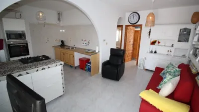 House on Calle C-Iniesta 13 photo 2