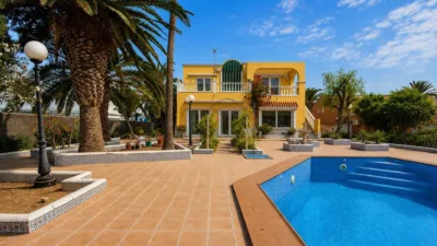 Chalet on Avenida Entremares photo 61