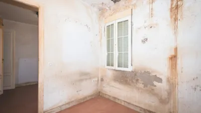 Casa en venta en Calle de los Arcos, Montijo de 75.000 €