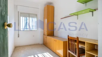 Apartment on Guadalcanal Street photo 25