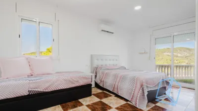 Chalet on Carrer de Tarragona photo 12