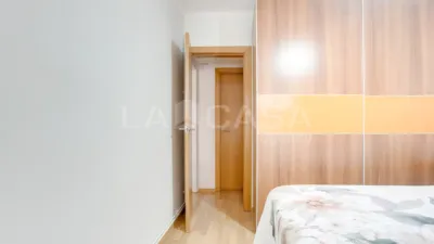 Piso en venta en Carrer de l'Hortal, cerca de Carrer del Santuari, El Carmel (Distrito Horta-Guinardó. Barcelona Capital) de 225.000 €