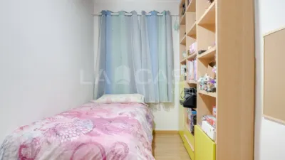 Piso en venta en Carrer de l'Hortal, cerca de Carrer del Santuari, El Carmel (Distrito Horta-Guinardó. Barcelona Capital) de 225.000 €