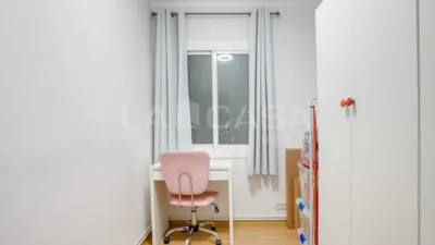 Piso en venta en Carrer de l'Hortal, cerca de Carrer del Santuari, El Carmel (Distrito Horta-Guinardó. Barcelona Capital) de 225.000 €