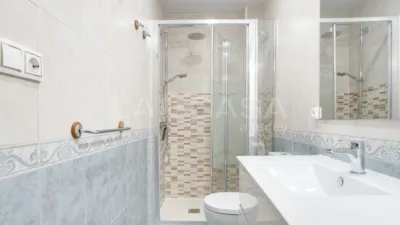 Piso en venta en Carrer de l'Hortal, cerca de Carrer del Santuari, El Carmel (Distrito Horta-Guinardó. Barcelona Capital) de 225.000 €