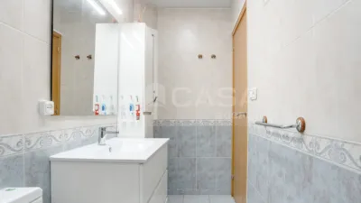 Piso en venta en Carrer de l'Hortal, cerca de Carrer del Santuari, El Carmel (Distrito Horta-Guinardó. Barcelona Capital) de 225.000 €
