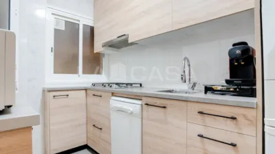 Piso en venta en Carrer de l'Hortal, cerca de Carrer del Santuari, El Carmel (Distrito Horta-Guinardó. Barcelona Capital) de 225.000 €