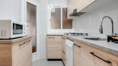 Piso en venta en Carrer de l'Hortal, cerca de Carrer del Santuari, El Carmel (Distrito Horta-Guinardó. Barcelona Capital) de 225.000 €