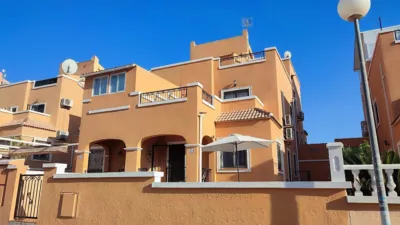 Chalet en venta en Dream Hills, La Florida-La Chismosa-Los Altos (Distrito Orihuela Costa. Orihuela) de 215.000 €